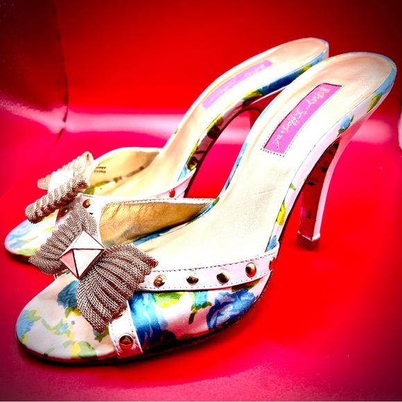 RARE Beautiful Betsey Johnson Casual Heels, 7M Good Preowned Vintage Condition - Picture 3 of 10